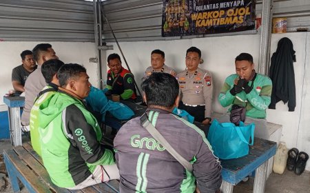 Sambut Hari Bhayangkara ke - 80, Polres Jember Berbagi Paket Sembako untuk Ojol